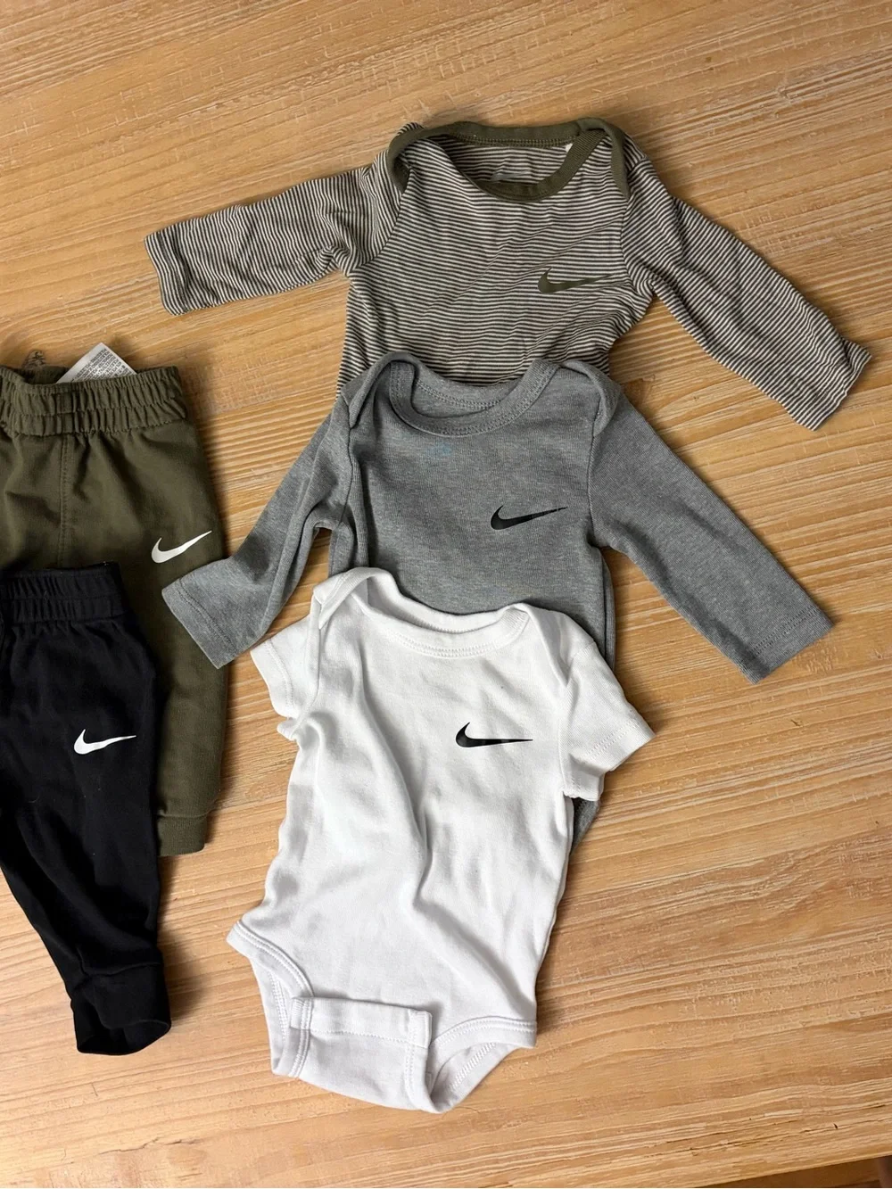 Nike baby boy 3 months outfit - Picture 2 of 2